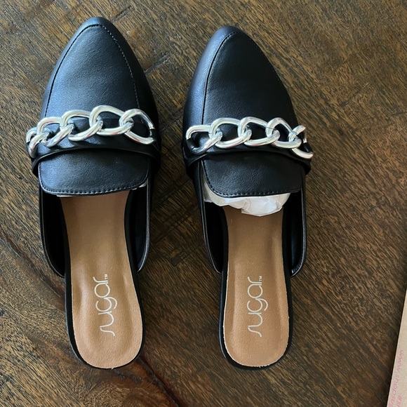 NIB Sugar Aletta Black Slides Flats w/ Silver Chain sz 7.5 - Picture 1 of 5